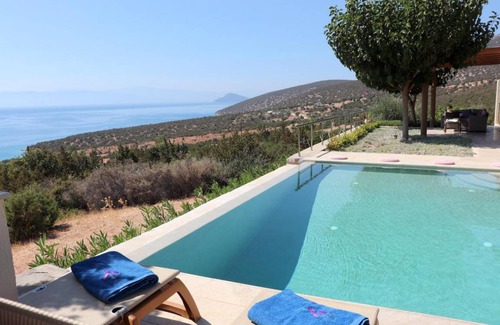 Kilada House | 100 m² House ∙ 3 bedrooms ∙ 8 guests
