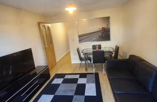West Thurrock House | 100 m² House ∙ 4 bedrooms ∙ 8 guests