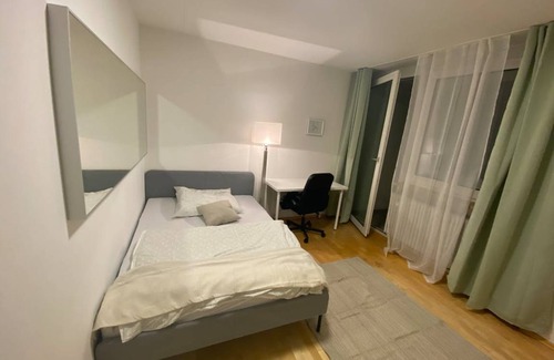 Thalkirchen - Obersendling - Forstenried - Furstenried - Solln Resort | 100 m² Private room ∙ 1 bedroom ∙ 1 guest