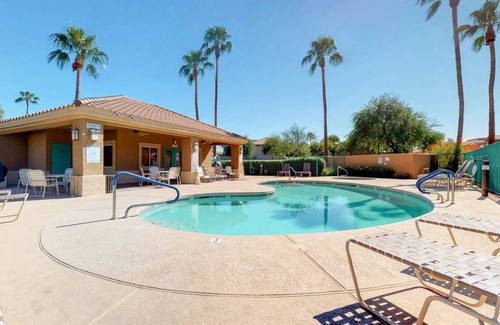 Superstition Lakes Condo | 100 m² Condo ∙ 2 bedrooms ∙ 5 guests