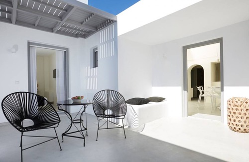 Kamari Villa | 100 m² Villa ∙ 2 bedrooms ∙ 6 guests