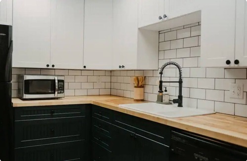 Marquette Apartment | 100 N Third Cozy Downtown Apartment Pet friendly!