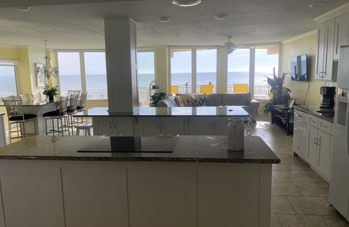 Daytona Beach Shores Condo | #101 3BR, 3KING BEDS, 3BA Max 6, #20 Dog, Discount 7nt, INSIDE LAUNDRY, SPACIOUS