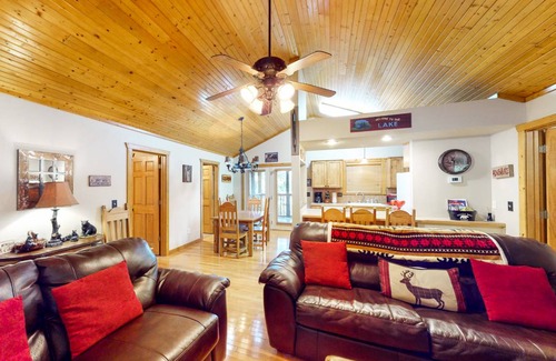 Reeds Spring Cabin | 101 m² Cabin ∙ 2 bedrooms ∙ 6 guests
