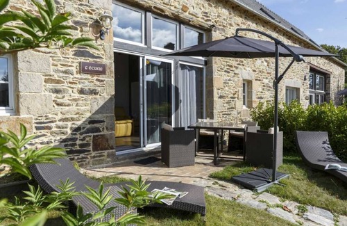 Langoat House | 101 m² Gîte ∙ 3 bedrooms ∙ 7 guests