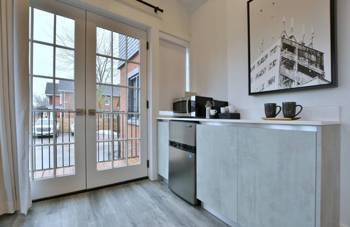 Collingwood Apartment | 102, Deluxe Studio - Downtown Collingwood, Luxury Boutique Hotel.