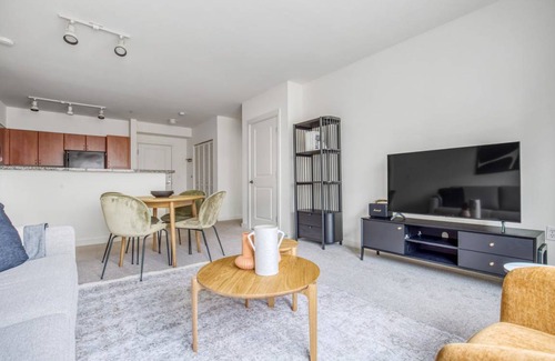 West Bellevue Apartment | 102 m² Apartment ∙ 2 bedrooms ∙ 4 guests