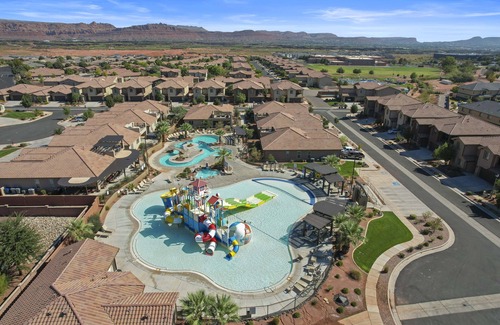 Santa Clara House | 103/104 Retreat | Resort View, Private Hot Tub, Short Walking distance to Resort