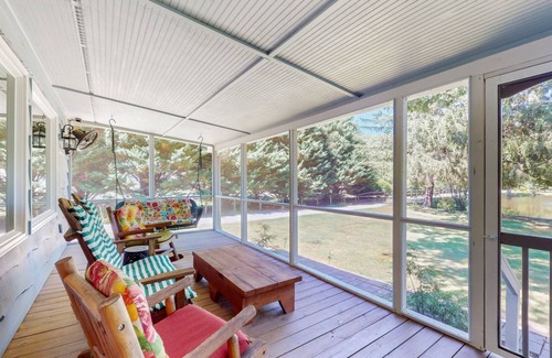 Flat Rock Cottage | 104 m² Cabin ∙ 2 bedrooms ∙ 4 guests