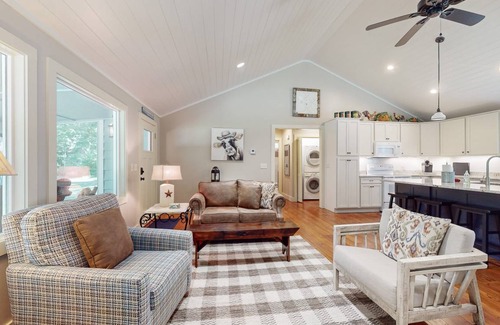Flat Rock Cottage | 104 m² Cabin ∙ 2 bedrooms ∙ 4 guests