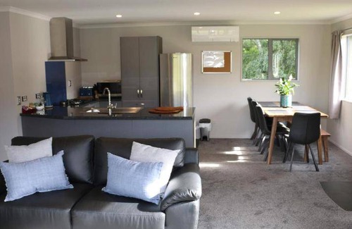 Burkes Pass House | 105 m² House ∙ 4 bedrooms ∙ 8 guests