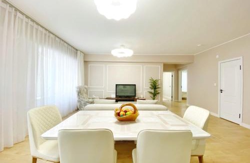 Sukhbaatar Apartment | 105m2 Central 3 BR new apartment w airport pickup