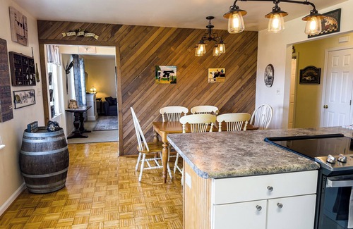 Scottsville House | 106 acre Farm with Animals, River & Private Pond, near Wineries and Breweries