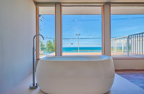 Takahama House | 106 m² House ∙ 1 bedroom ∙ 8 guests