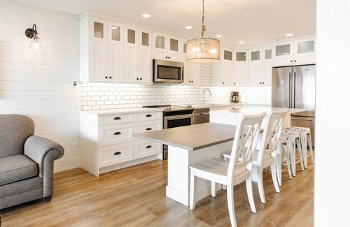 Central Okanagan Apartment | 107 - Lakefront Serenity with Mountain Views