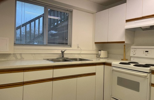 Delta House | 10min to Ferry.30 mins to airport. Family sized separate entrance.Pets-friendly.