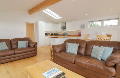Lower Trengale Cottage | 11 FARAWAY FIELDS, pet friendly, luxury holiday cottage in Dobwalls