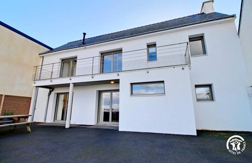 Gavres House | 110 m² Gîte ∙ 3 bedrooms ∙ 6 guests