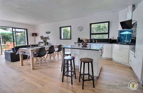 Plougrescant House | 110 m² Gîte ∙ 3 bedrooms ∙ 6 guests