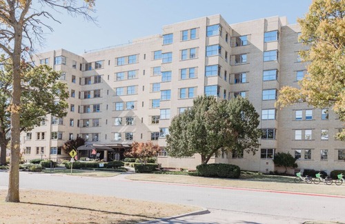 Bartlesville Apartment | 110 · Nested Ambience #110 - Hotel Phillips