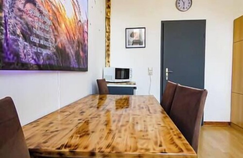 Lennep Apartment | #111 - LUX-Flat Lennep Altstadt - Netflix & Prime rock wall