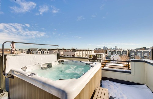 West Colfax Apartment | 111 m² Apartment ∙ 3 bedrooms ∙ 6 guests