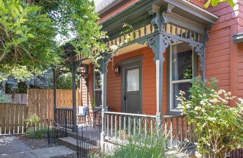 Carlton House | 111 m² House ∙ 2 bedrooms ∙ 6 guests