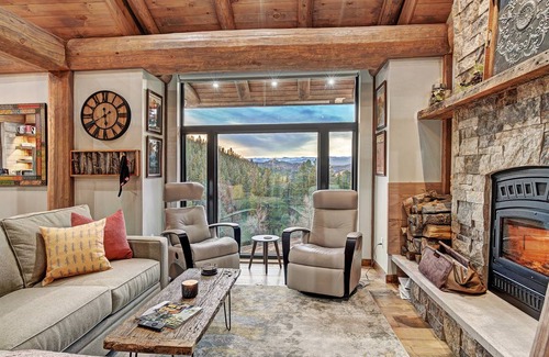 Coal Creek Cabin | 112 m² Cabin ∙ 2 bedrooms ∙ 4 guests
