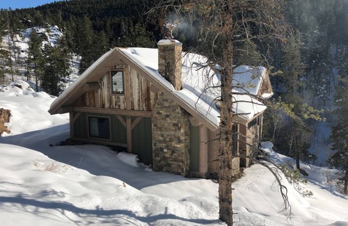 Coal Creek Cabin | 112 m² Cabin ∙ 2 bedrooms ∙ 4 guests