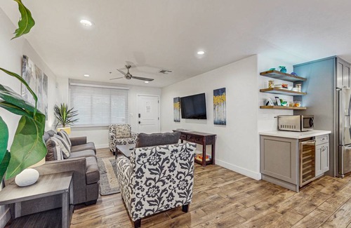 Arts District Condo | 112 m² Condo ∙ 2 bedrooms ∙ 6 guests