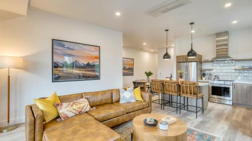 Bend House | 1127 Aerie Buyout 2 Units w Hot TubMountain Views Near Downtown