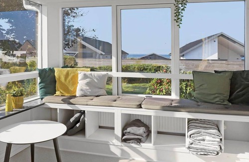 Vibæk Strand House | 113 m² House ∙ 2 bedrooms ∙ 6 guests