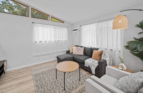 Hilo House | 117 Wainaku HOUSE B · Peaceful Haven in Hilo 3BR House