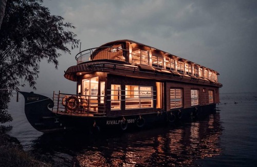 Alappuzha Boat Rental | 12 m² Houseboat ∙ 20 guests
