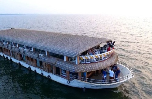 Alappuzha Boat Rental | 12 m² Houseboat ∙ 20 guests