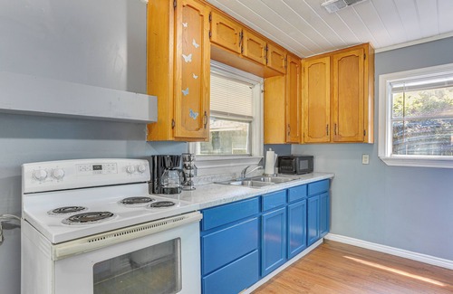 Lakeview  Jefferson County Apartment | 12 Mi to Lake Access: Port Arthur Apt w/Yard