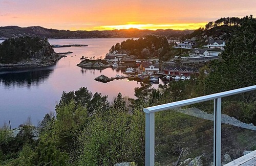 Fitjar House | 12 person holiday home in Fitjar