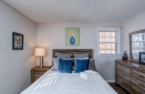 Melrose House | 12 South Home Close to Honky Tonks & Bars