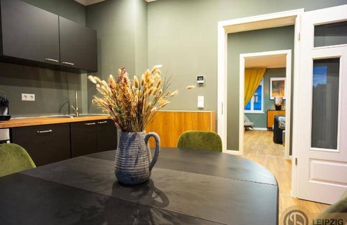 Altlindenau Apartment | 120 m² Apartment ∙ 3 bedrooms ∙ 11 guests