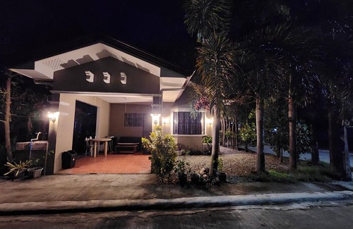 Paombong House | 120 m² Bungalow ∙ 9 guests