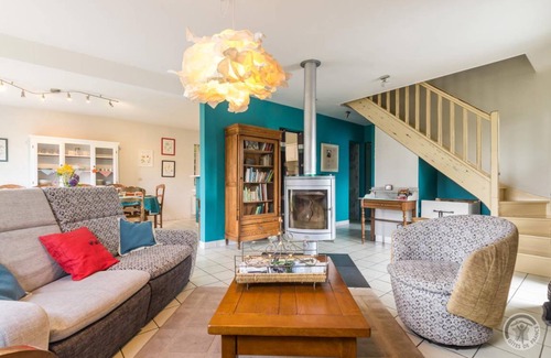 Le Neufbourg House | 120 m² Gîte ∙ 4 bedrooms ∙ 8 guests