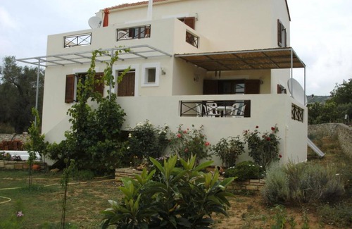 Monopari House | 120 m² House ∙ 3 bedrooms ∙ 5 guests