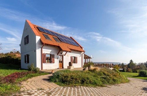 Balatonalmadi House | 120 m² House ∙ 3 bedrooms ∙ 6 guests