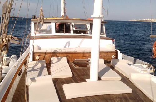 Trapani City Centre Boat Rental | 120 m² Houseboat ∙ 5 bedrooms ∙ 10 guests
