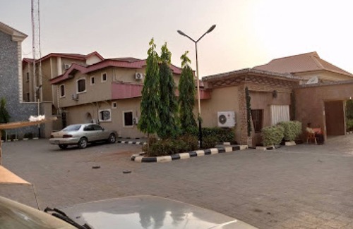 Benin City Resort | 120 m² Private room ∙ 3 bedrooms ∙ 6 guests