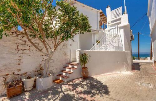 Milos Villa | 120 m² Villa ∙ 3 bedrooms ∙ 6 guests
