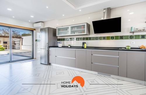 Monte Raposo Villa | #125 Alcantarilha Villa by Home Holidays