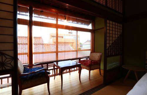 Komatsu Bed & Breakfast | 125 m² Bed and breakfast ∙ 3 bedrooms ∙ 14 guests