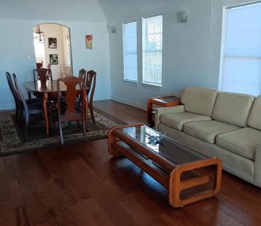 Mahncke Park House | 126 Lucas Street