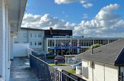Dandenong Apartment | 126 m² Apartment ∙ 2 bedrooms ∙ 5 guests